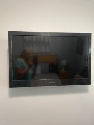 32” Emerson TV