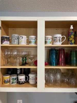 Large group of glassware and mugs