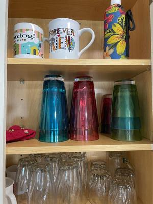 Large group of glassware and mugs