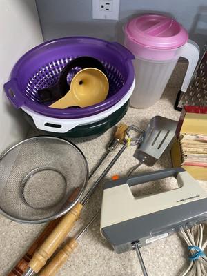Various kitchen items
