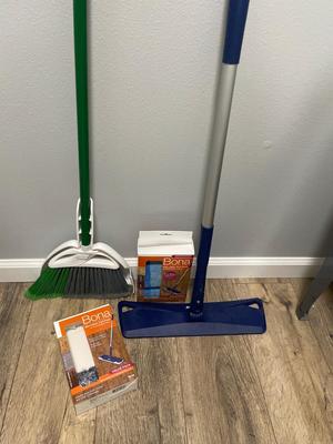 Bona floor sweeper & broom