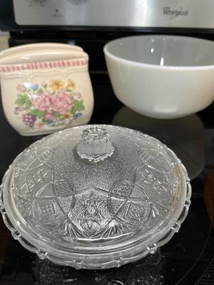 Round vintage Pyrex casserole & misc