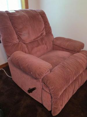 Rose Colored Franklin Recliner i