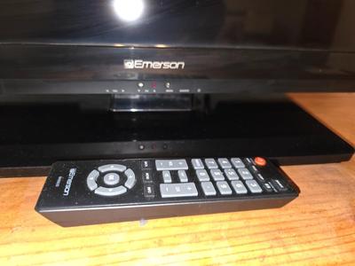 Emerson 32 in Tv with remote.
