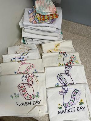 Set of embroidered kitchen towels plus
