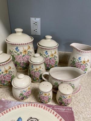 Canisters, kitchenware with tote