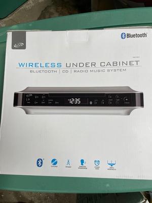 NIB Bluetooth wireless under cabinet CD/Radio