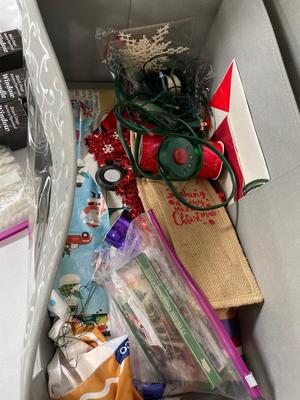 Black and white Christmas decorations with totes
