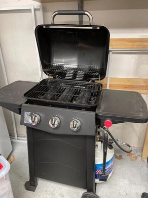 DynaGlo gas grill