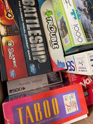 Box of games & puzzles