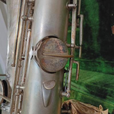 LOT 6: C.G. Conn Alto 1119954 Elkhart, Indiana 1917 Saxophone with Case & Accessories