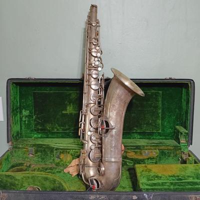 LOT 6: C.G. Conn Alto 1119954 Elkhart, Indiana 1917 Saxophone with Case & Accessories