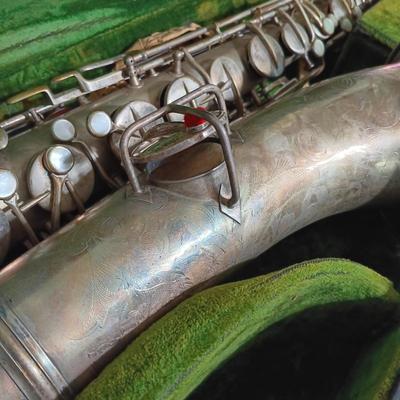 LOT 6: C.G. Conn Alto 1119954 Elkhart, Indiana 1917 Saxophone with Case & Accessories