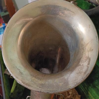 LOT 6: C.G. Conn Alto 1119954 Elkhart, Indiana 1917 Saxophone with Case & Accessories