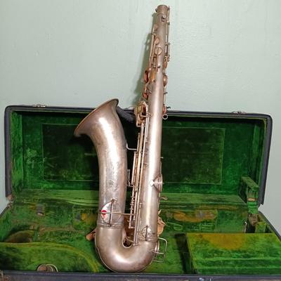 LOT 6: C.G. Conn Alto 1119954 Elkhart, Indiana 1917 Saxophone with Case & Accessories