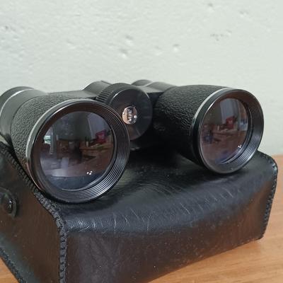 LOT 10: Vintage Military Folding Shovels, Woodstream Hunter Seat, Carton 4x30 Binoculars & More