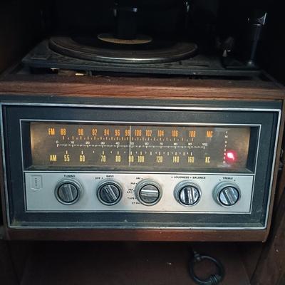 LOT 12: Magnavox Stereo/Record Player Octagon Side Table