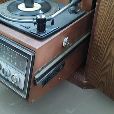 LOT 12: Magnavox Stereo/Record Player Octagon Side Table