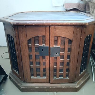 LOT 12: Magnavox Stereo/Record Player Octagon Side Table