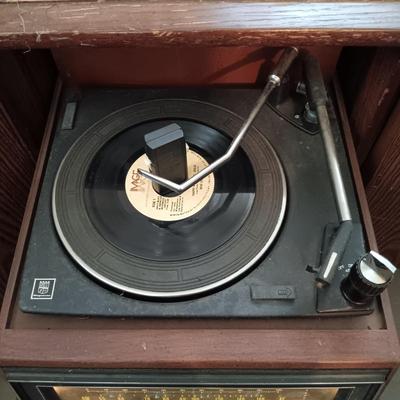 LOT 12: Magnavox Stereo/Record Player Octagon Side Table