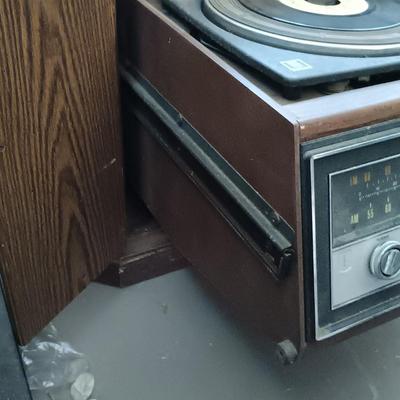 LOT 12: Magnavox Stereo/Record Player Octagon Side Table