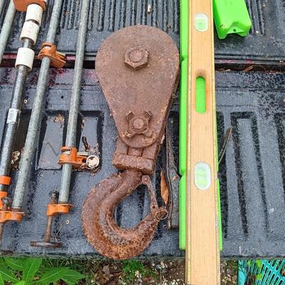 LOT 16: Ingersoll Rand Roughneck 1-Ton Chain Hoist, Johnson Hook Block, Pipe Clamps & Johnson Level