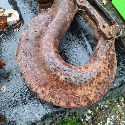 LOT 16: Ingersoll Rand Roughneck 1-Ton Chain Hoist, Johnson Hook Block, Pipe Clamps & Johnson Level