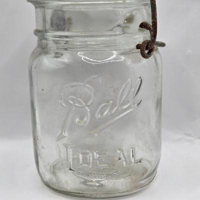 LOT 31: Vintage Atlas, Ball, and Banner Canning Jars