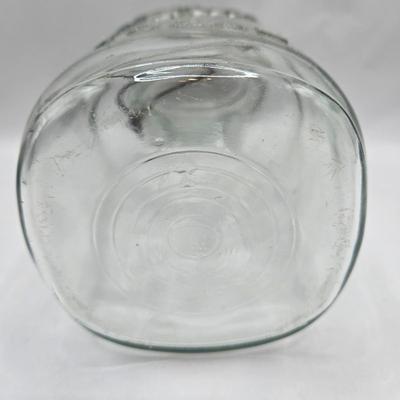LOT 31: Vintage Atlas, Ball, and Banner Canning Jars