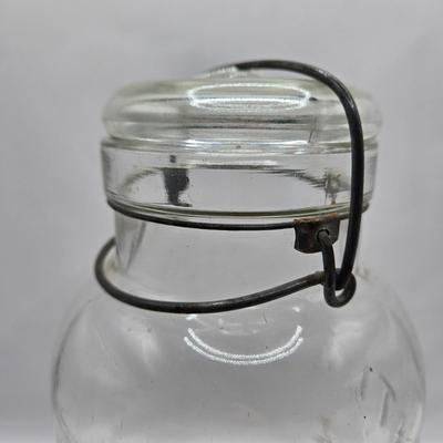 LOT 31: Vintage Atlas, Ball, and Banner Canning Jars
