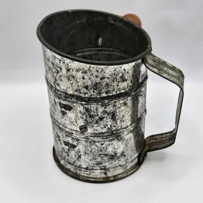 LOT 40: Vintage American Family Kitchen Scale, Androck Flour Sifter, Pennsylvania Dutch Peanut Crunch Tin & More