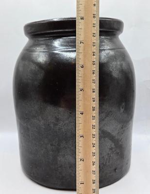LOT 46: Vintage Robinson Ransbottom, Roseville Ohio 1qt. Blue Stripped Crock/Jar along with a Brown Glazed Crock