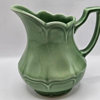 LOT 109: Vintage Royal Staffordshire Creamer and Roseville Pottery Magnolia Cornucopia