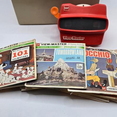 LOT 110: Vintage View Master with Multiple Discs in Case