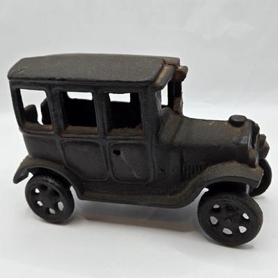LOT 115: Vintage Cast Iron Brooke Bond Horse Drawn Wagon and Model T