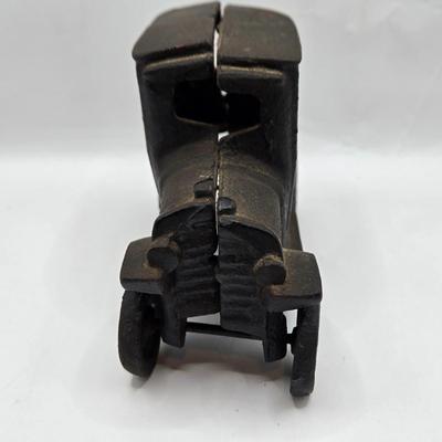 LOT 115: Vintage Cast Iron Brooke Bond Horse Drawn Wagon and Model T