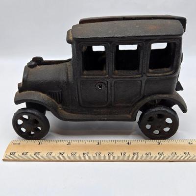 LOT 115: Vintage Cast Iron Brooke Bond Horse Drawn Wagon and Model T