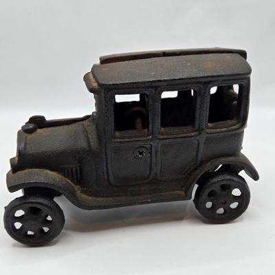 LOT 115: Vintage Cast Iron Brooke Bond Horse Drawn Wagon and Model T