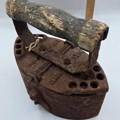LOT 117: Vintage Washboard and Various Vintage Irons