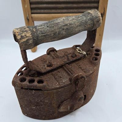 LOT 117: Vintage Washboard and Various Vintage Irons