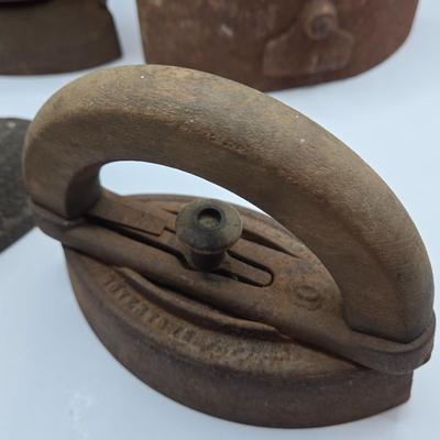 LOT 117: Vintage Washboard and Various Vintage Irons