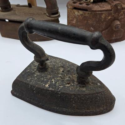 LOT 117: Vintage Washboard and Various Vintage Irons