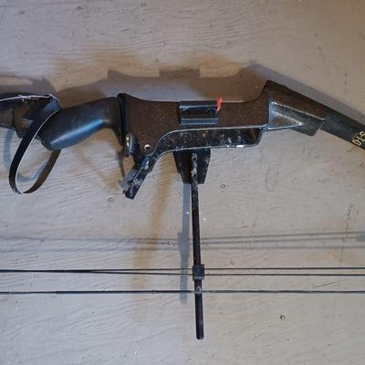 LOT 136: York S-T-O Compound Bow