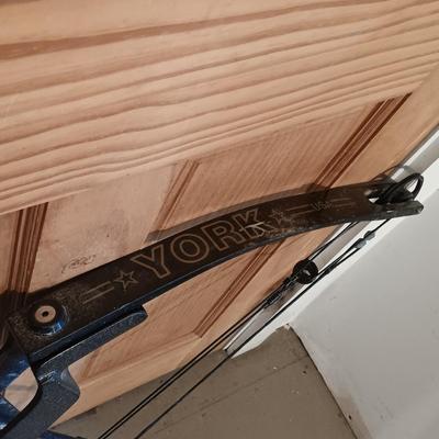 LOT 136: York S-T-O Compound Bow