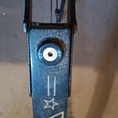 LOT 136: York S-T-O Compound Bow