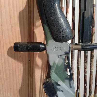LOT 137: PSE Thunder Flite Express Compound Bow