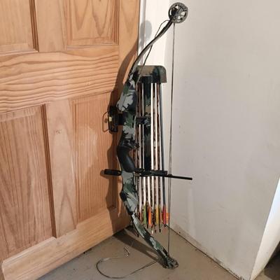 LOT 137: PSE Thunder Flite Express Compound Bow