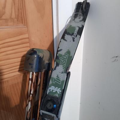 LOT 137: PSE Thunder Flite Express Compound Bow
