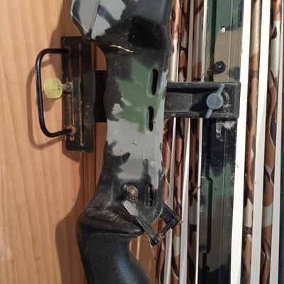 LOT 137: PSE Thunder Flite Express Compound Bow