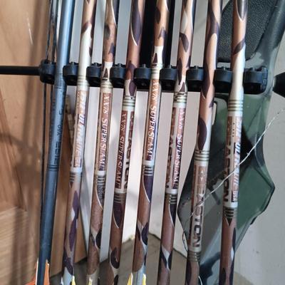 LOT 137: PSE Thunder Flite Express Compound Bow